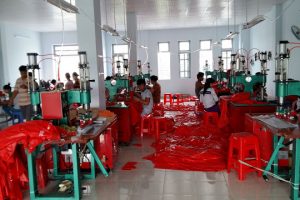 Quy Trình Sản Xuất Áo Mưa Quảng Cáo